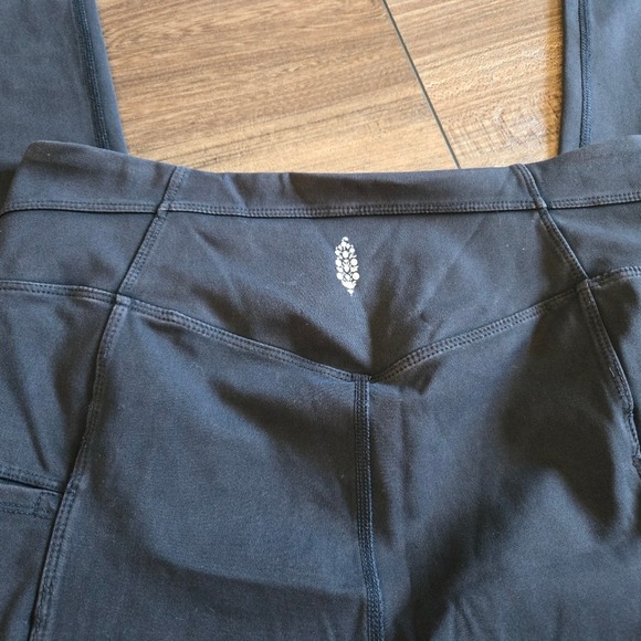 Free People FP Movement Women Black High Rise Pocket Leggings Size S - Picture 6 of 7